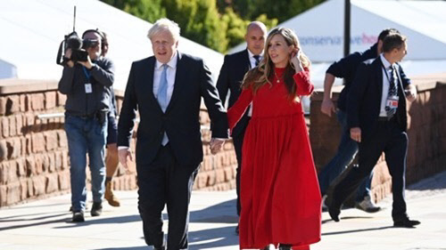 보리스 존슨 영국 총리 부부. <EPA=연합뉴스 자료사진>